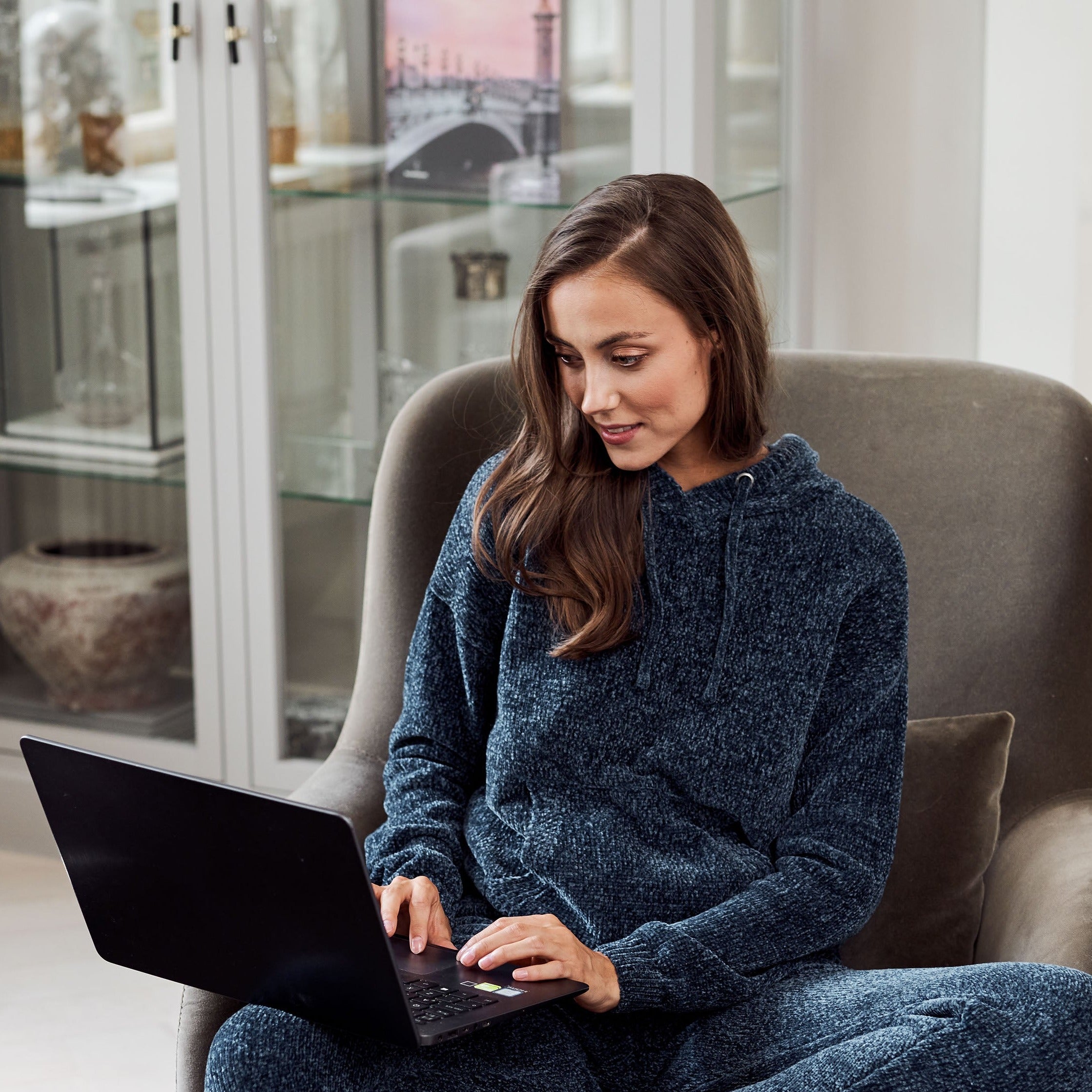 Mørkeblå hoodie til kvinder