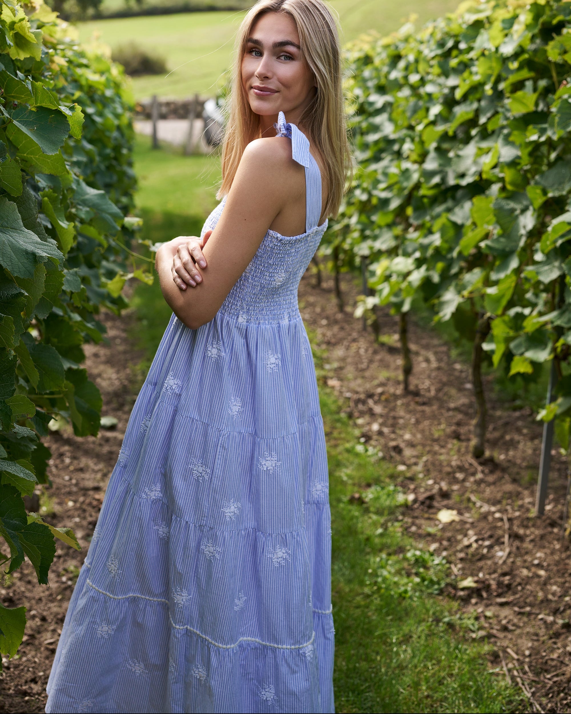 Viola strandkjole på model